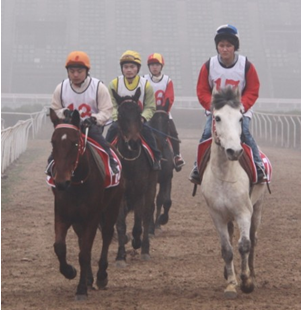 骑手们在选拔中